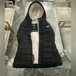 Hollister puffer size XS